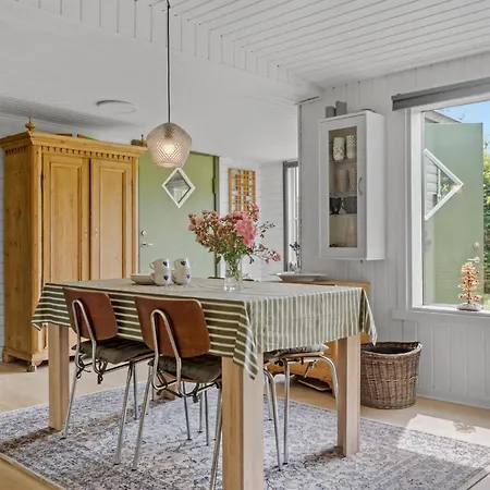 2 Bedroom Amazing In 別荘 スタイ