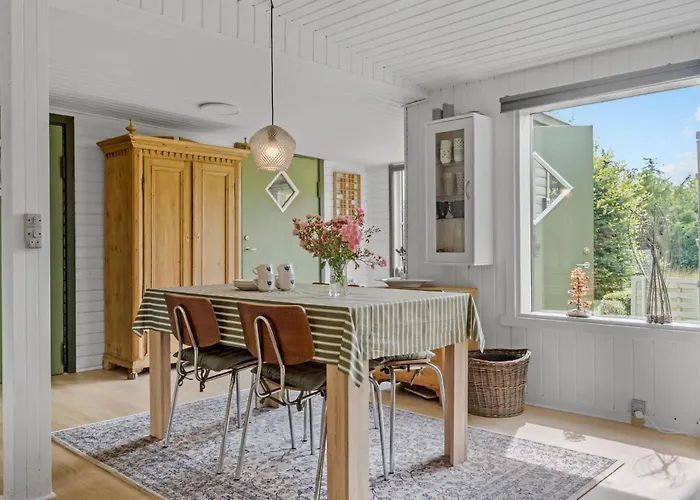2 Bedroom Amazing In Ferienhaus Stege